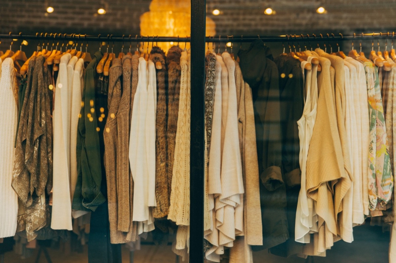 magasin-BOUYON-min_clothe_fashion_store_shop_window_store_front-21277